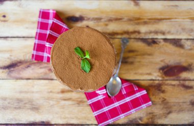 Tiramisu cam bardakta.