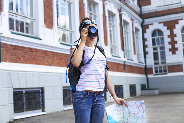Tourist woman making photo — Stock Photo, Image