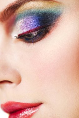 Güzel bir genç sarışın model parlak m ile portresi kapatın