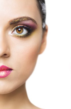Güzel bir genç model portre kadar parlak makyaj ile yakın