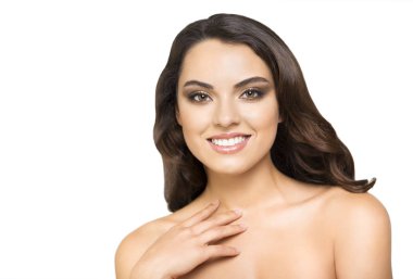 güzel esmer bir kadın portresi