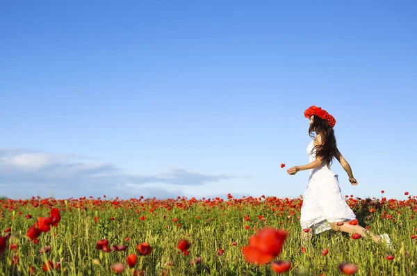 Young happy woman in poppy field — Stock Photo, Image