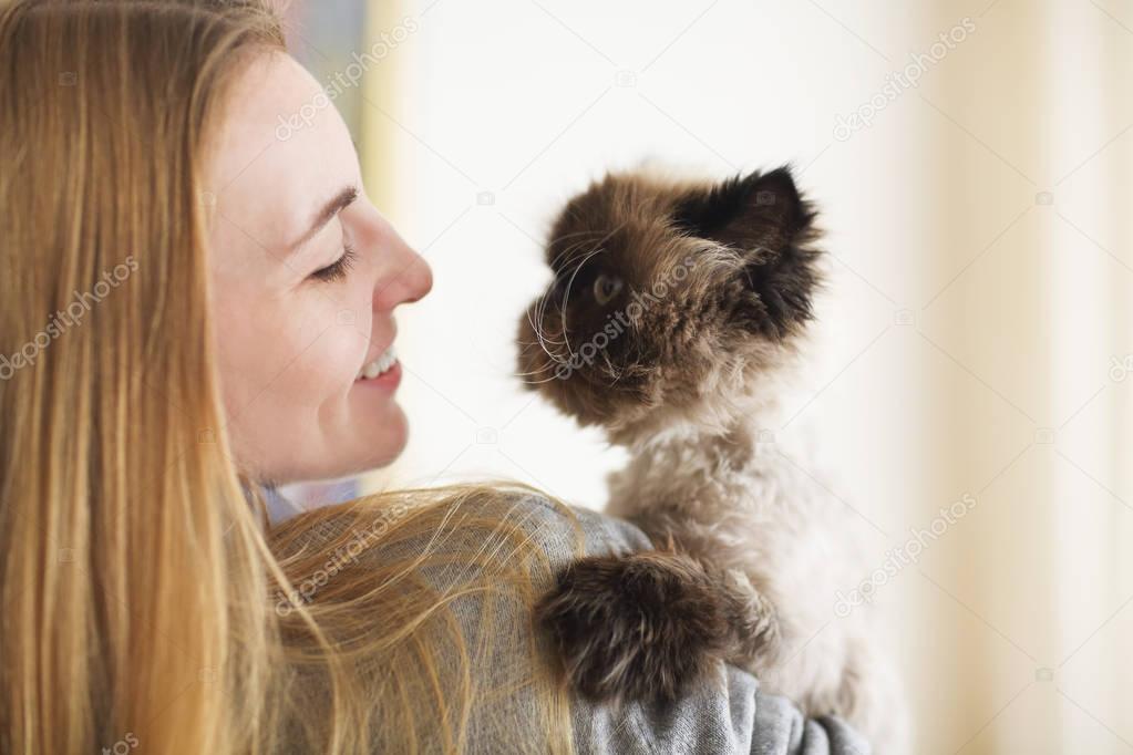 Blond woman with her Persian Cat Extreme