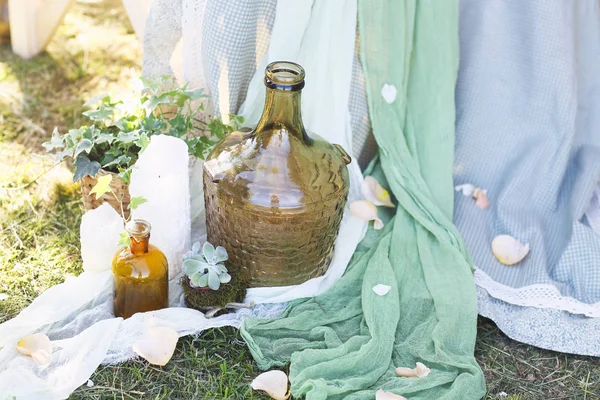 Disposizione floreale per decorare la festa di nozze. Fiori, candele — Foto Stock