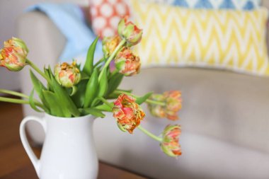 Güzel turuncu Lale buketi oturma ro ahşap tablo