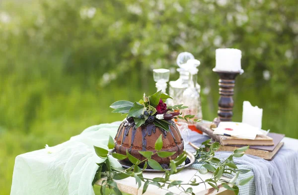 Chokolade kage dekoreret med blomster - Stock-foto