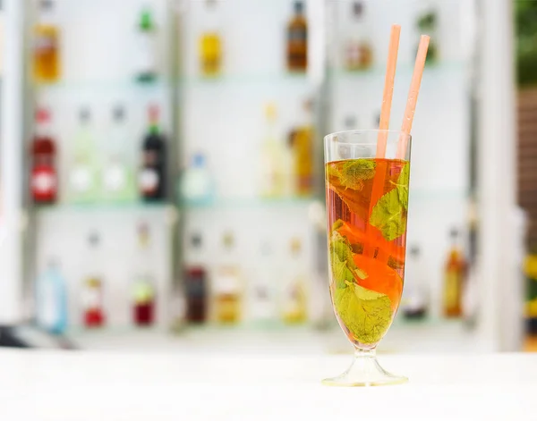 Φράουλα mohito mojito ποτό με πάγο μέντα και lime — Φωτογραφία Αρχείου