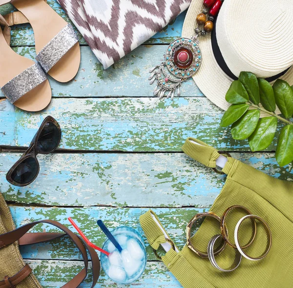Young woman accessories. Summer travel and vacation concept — Stock Photo, Image
