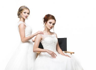 İki genç beyaz güzel gelin Studio