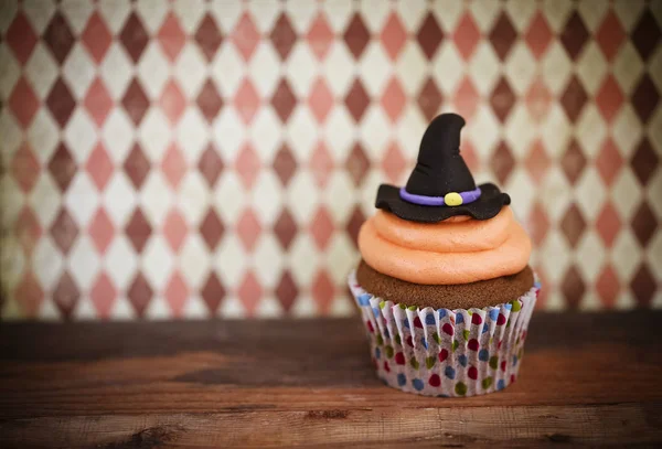 Projeto de Halloween cupcake no fundo escuro — Fotografia de Stock