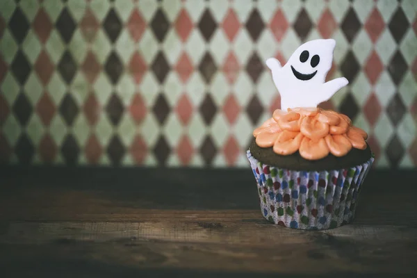 Projeto de Halloween cupcake no fundo escuro — Fotografia de Stock