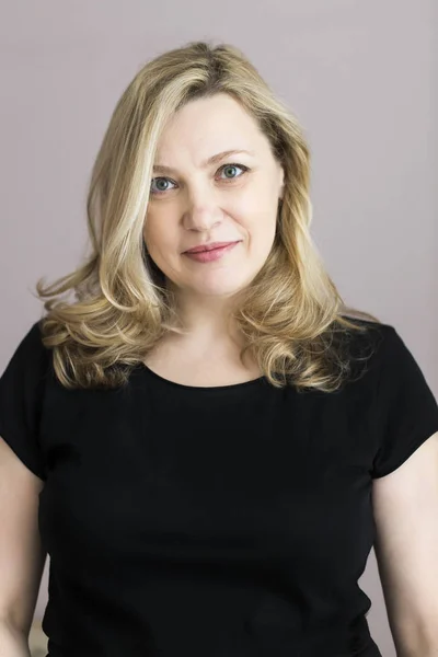 Portrait of middle age woman in the room — Stock Photo, Image