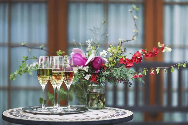 Champagne glasses on silver tray — Stock Photo, Image