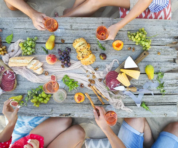 Top view beach picnic table — Stock Photo, Image