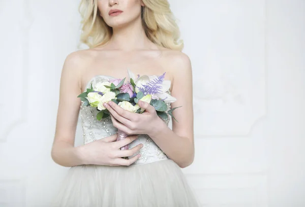 Young pretty bride with bridal bouquet indoors — Stock Photo, Image