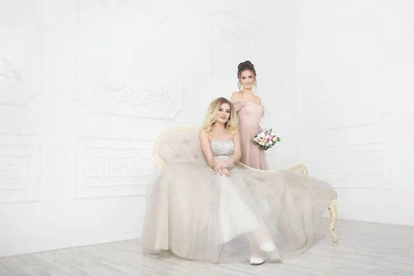 Sposa bionda e bruna — Foto Stock