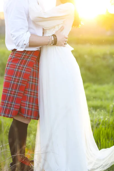 Young happy couple together hand in hand in sunset — Stock Photo, Image