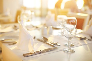 Gözlük ve tablolarda plakaları