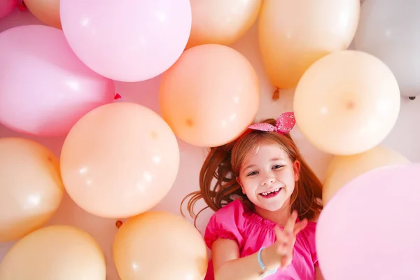 Portrait of the cute little girl in retro style over balloons ba — Stock Photo, Image
