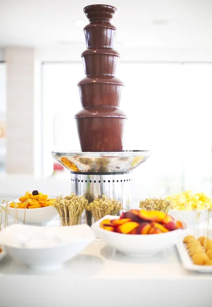 Schokoladenfondue auf dem Tisch — Stockfoto