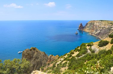 Fiolent Burnu ve Sivastop yakınlarındaki Karadeniz kıyılarının panoramik görüntüsü