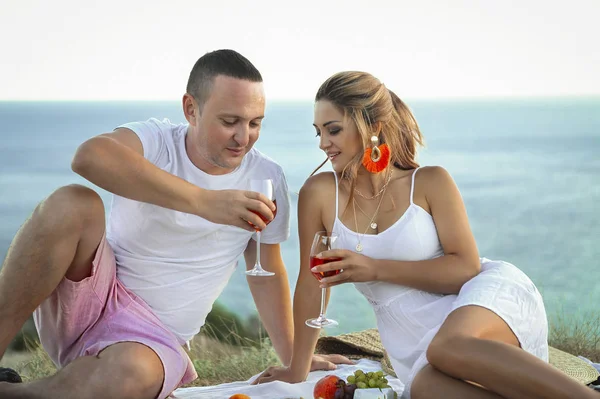 Picknick op het strand voor twee personen — Stockfoto