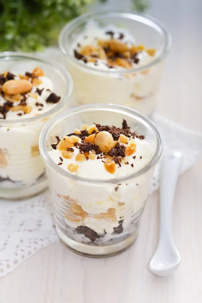 Delicious served desserts in cups — Stock Photo, Image