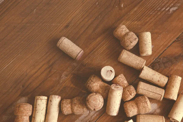 Draufsicht Auf Haufen Verschiedener Wein Und Sektflaschenkorken Auf Holzgrund — Stockfoto