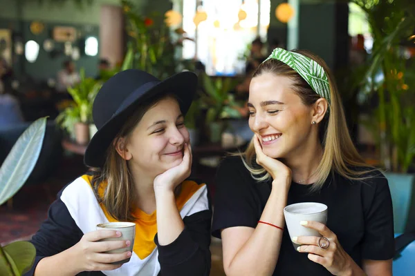 Smiling Blond Woman Meeting Female Friend Cafe Having Refreshing Drinks — Stock Photo, Image