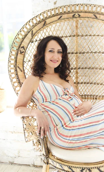 Dreamy Pregnant Woman Summer Outfit Looking Away While Resting Comfortable — Stock Photo, Image