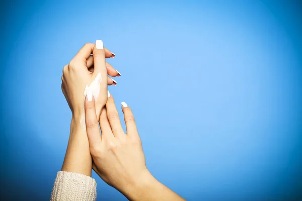Top View Crop Hands Female Applying Cosmetic Care Cream Blue — Stock Photo, Image