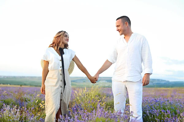 Cute Young Happy Couple Love Field Lavender Flowers Enjoy Moment — Stock Photo, Image