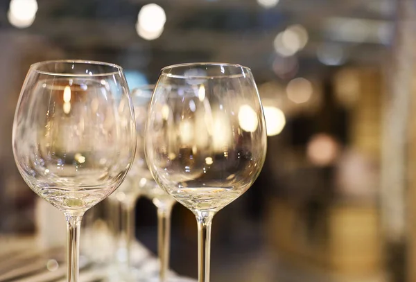 Wine Glasses Shelf Closeup Houseware Store Home Goods Market Kitchenware — Stock Photo, Image