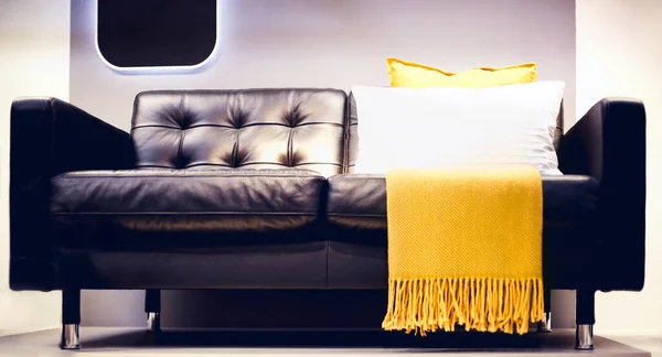 Living Room Interior Black Sofa Yellow Pillows Cozy Background — Stock Photo, Image