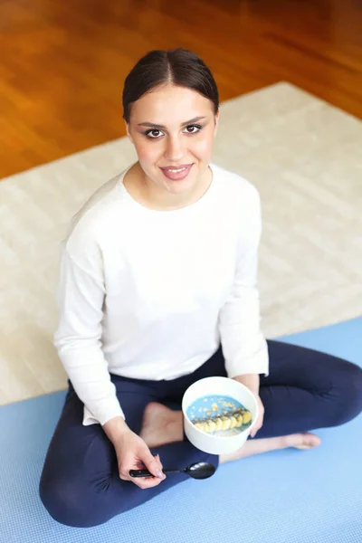 High Angle Young Female Bowl Healthy Dish Smiling Looking Camera — Stock Photo, Image