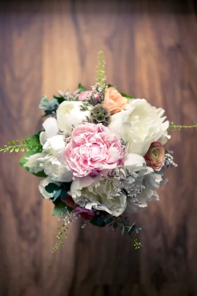 Beautiful delicate bridal bouquet — Stock Photo, Image