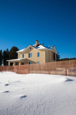 Ekaterinburg Rusya Şubat. Yeni inşa edilen banliyö evi