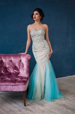 Güzel Bayan parlak Abiye Giyim moda fotoğrafı