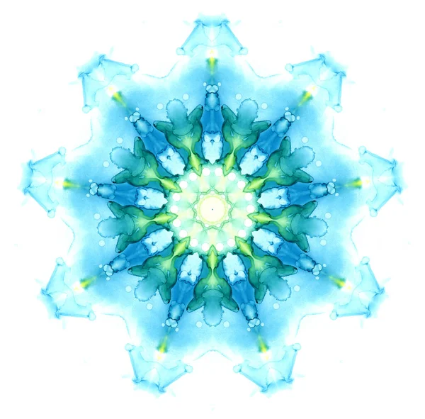 Delikatny akwarelowy wzór gwiazdy mandali odizolowany na białym tle. Efekt Kalejdoskopu. — Zdjęcie stockowe