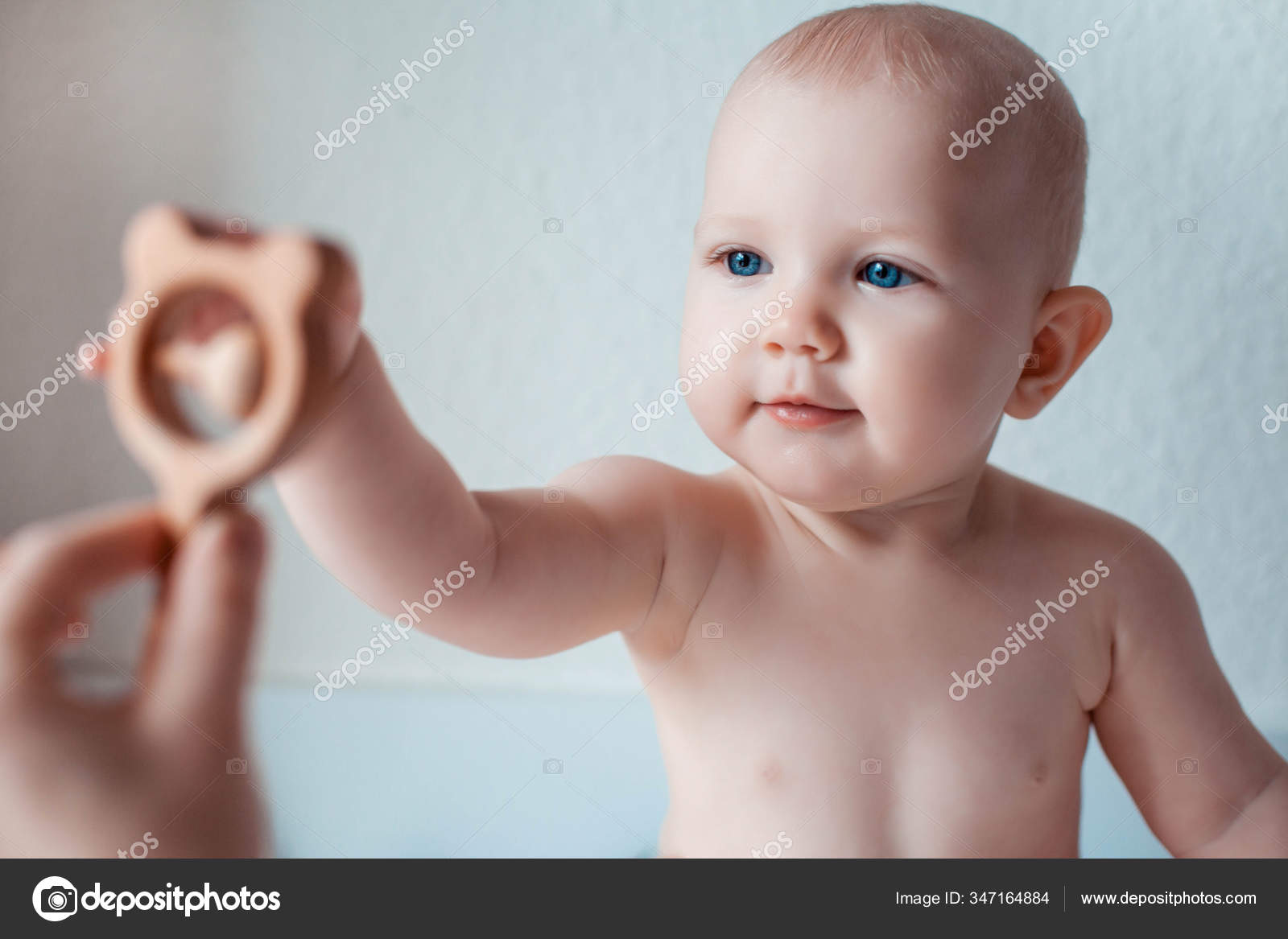 Photos Et Images Libres De Droits Pour Age De 8 Mois A Telecharger
