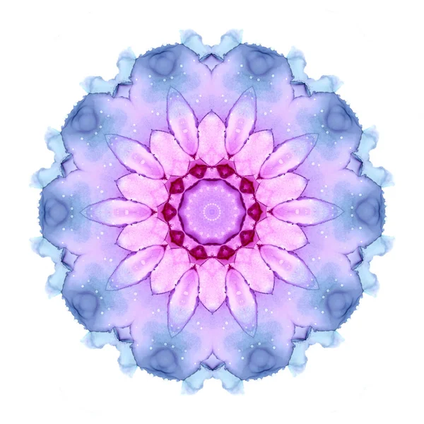 淡淡的水彩花曼陀罗图案，粉色、紫色和蓝色调，独立于白色背景. — 图库照片