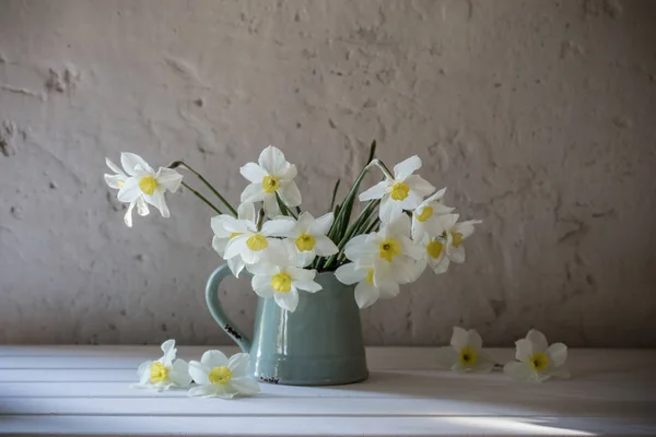 Daffodils in jug on white background — Stock Photo, Image