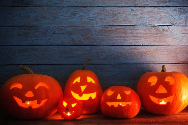 Halloween pumpkin on wooden background — Stock Photo, Image