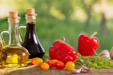 ahşap masa açık yağlıboya ile sebze