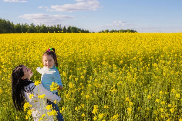 Kız tecavüz alan annesi ile