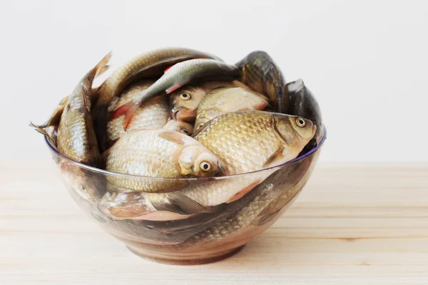 River raw fish on wooden table — Stock Photo, Image