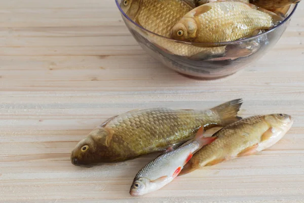 River raw fish on wooden table — Stock Photo, Image