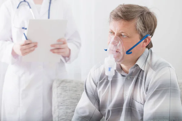 Doktor inhalasyon adam yok — Stok fotoğraf