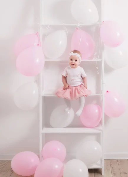 Bella bambina con palloncini — Foto Stock