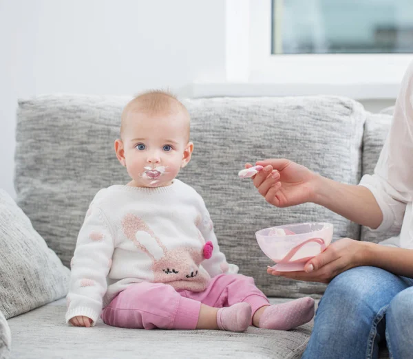 Mom feeding baby indoor — Stock Photo, Image